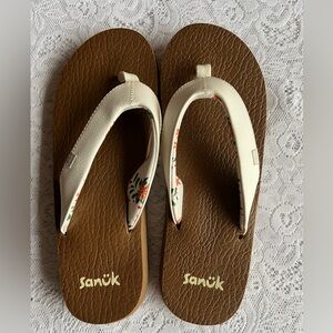 Sanuk Women's Yoga Mat  Floral flip flops size 9